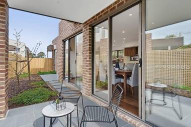 Melbourne 3 BED Family House by KozyGuru