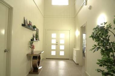 Newly Modern Home for Big Group near Freeway & SC