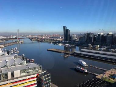 Readyset Apartments Stadium South