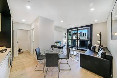 A Cozy & Lovely Suite Near Melbourne Central