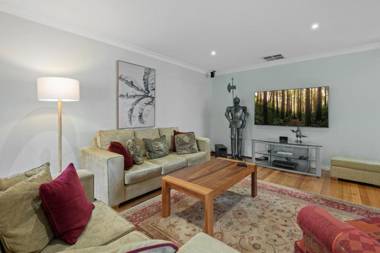 "The Gums" Charming 3-bed Family Home