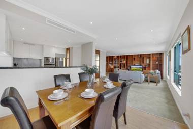 A Spacious & Cozy 3BR Home With FREE Parking