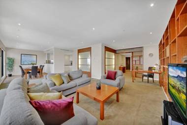 A Spacious & Cozy 3BR Home With FREE Parking