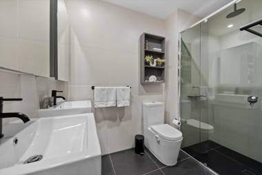 StayCentral - Northcote Townhouse with Study