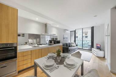 A Cozy & Stylish 2BR Apt Near Southern Cross