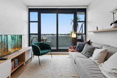 Stunning Modern 2 bedroom Apartment Unit with BBQ