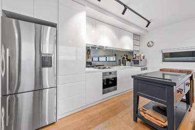 StayCentral - East Brunswick Village with Study