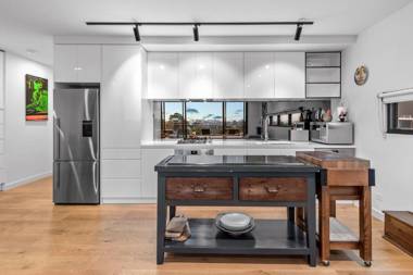 StayCentral - East Brunswick Village with Study