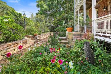 Currawong House Maleny - Georgian Style Manor