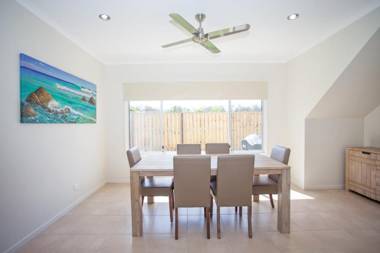 Petrie Beach Holiday Home