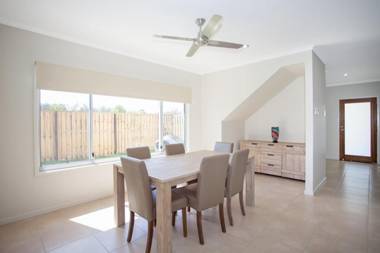 Petrie Beach Holiday Home