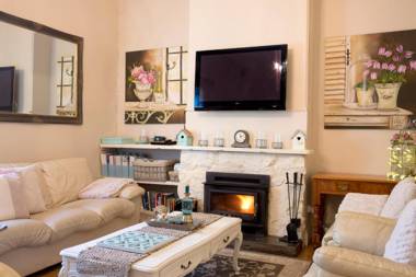 Azalea Cedar-Rose Barossa Valley Villa