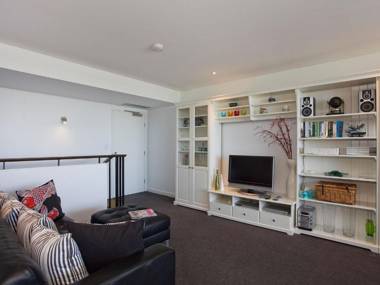 LORNE CHALET APARTMENT 10 - ask about midweek deals