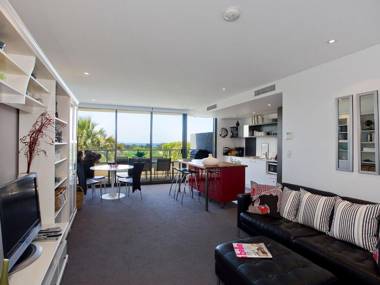 LORNE CHALET APARTMENT 10 - ask about midweek deals