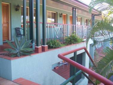 McNevins Logan Park Motel