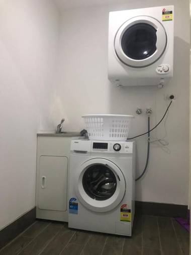 Elegant Design 2 Bed 2 Bath Apartment In Liverpool