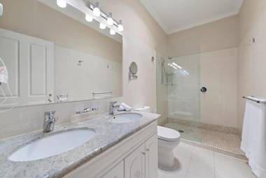 The Grand Hotel Launceston (Formerly Clarion Hotel)