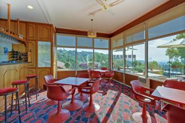 Village Family Motor Inn