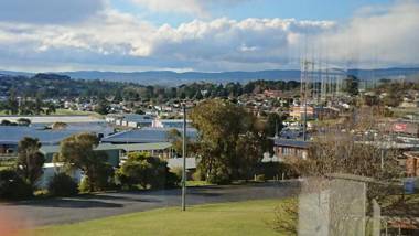 Youngtown Executive Apartments - Host RNR Apartments