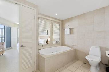 RESORT ON THE BEACH 4302