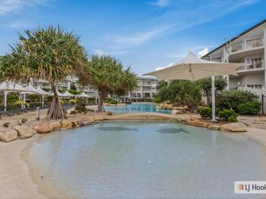 RESORT ON THE BEACH 1219/20