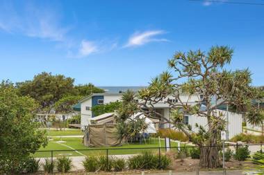 BEACH BLISS LUXURIOUS APARTMENT with POOL