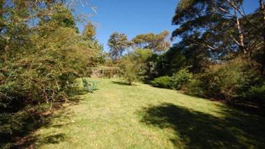 Sublime Cedar Lodge Leura