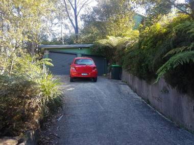 The Black Cockatoo - Secret Garden Mountains Home