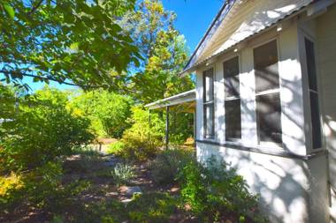 Mintie Cottage on Leura Mall