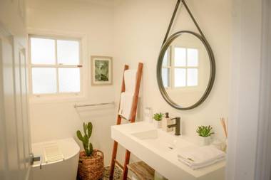 Myrtle Tree Lodge-Leaves Kangaroo Valley