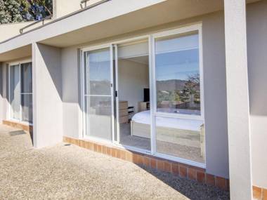 Cascades 3 Well Appointed and Central location