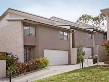 Khione 1 - Modern & spacious with views towards Lake Jindabyne & the mountains beyond