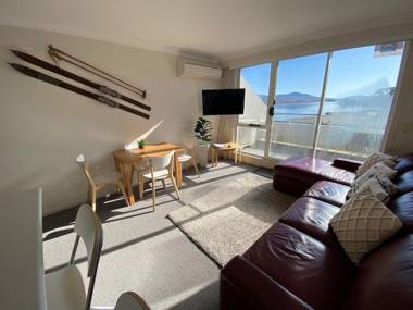 Horizons 216 - Lake Jindabyne Waterfront