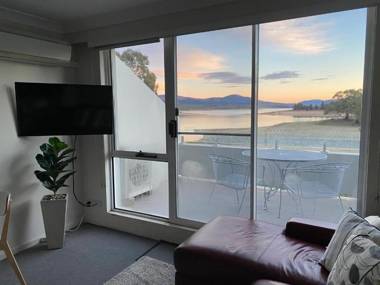 Horizons 216 - Lake Jindabyne Waterfront
