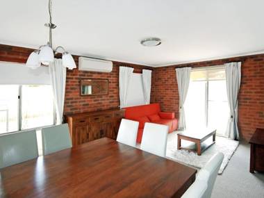 Sponars Onshore Apartment 1 - FREE unlimited WIFI