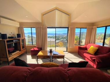 Dromaius 5 - Great Views of The Snowy Mountains