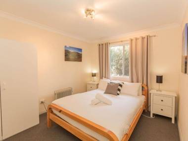 Lakeside 3/37 Cobbon Crescent