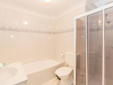 Lakeside 3/37 Cobbon Crescent