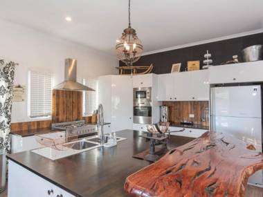 Oak & Barrel / 7 Twynam Street