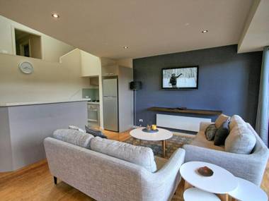 Khione 5/23-25 Kirwan Close