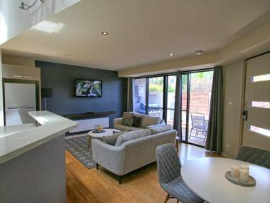 Khione 5/23-25 Kirwan Close