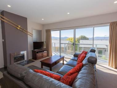 Opus 1/10 Poly Cow Lane