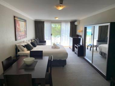 Horizons 115 - Lake Jindabyne Waterfront