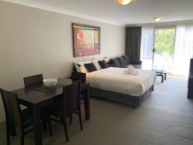 Horizons 115 - Lake Jindabyne Waterfront