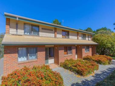 Lake Pines 2 of 24 Cobbon Crescent