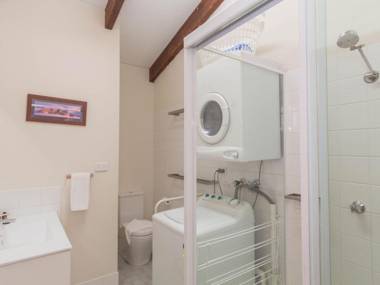 Lake Pines 2 of 24 Cobbon Crescent