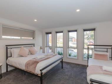 Jindalee 1 and 2 in Twynam Street