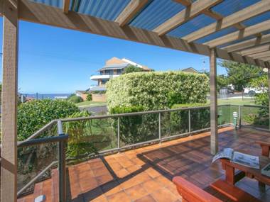 Doncaster - Yamba Main beach and sea pool