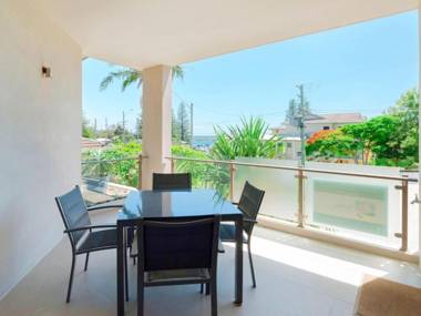 Bimbadeen Unit 3 - across from the beach - lift in complex