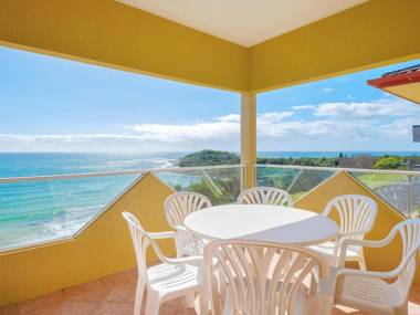 Avalon 4 - right across the road from convent beach - uninterrupted views